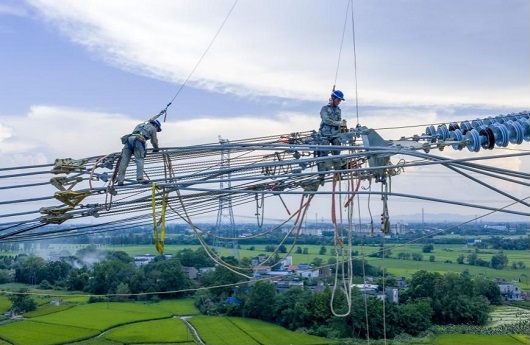 “十四五”国家电网发展成效㉔【人民日报】特高压架起电力“闪送通道”
