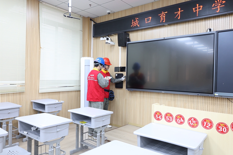 精心保电护航高考